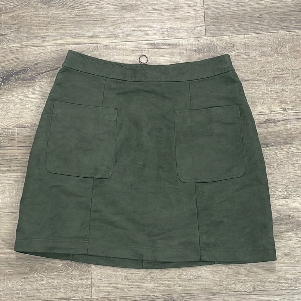 EUC Old Navy Size 4 Suede Olive Army Green Pocket Skirt